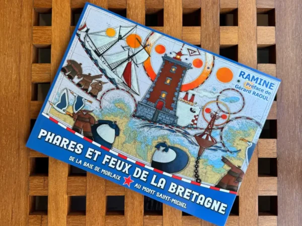 livre phare et feux de Bretagne par Ramine