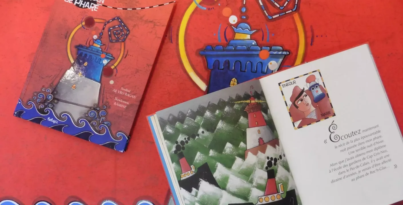 livre l'oiseau et le phare